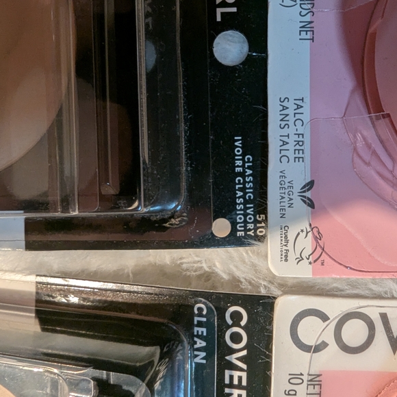 Covergirl Clean Fresh and Classic Ivory Powders - Picture 5 of 5